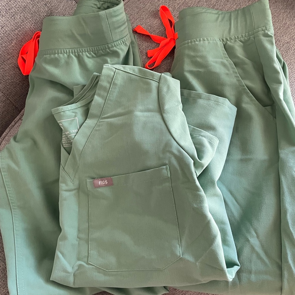 Figs jade scrubs